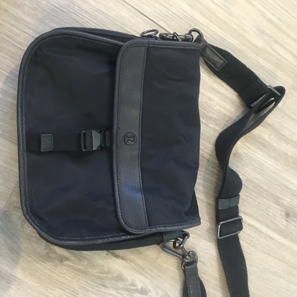 RARE! lululemon athletica Black Crossbody Bag